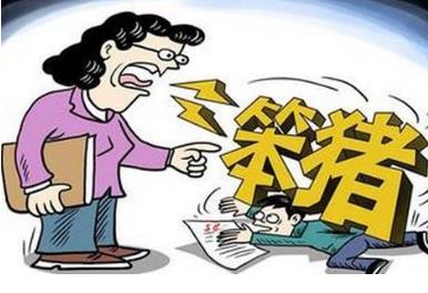 女老师持扫把抽打多名学生 老师打学生犯法吗?